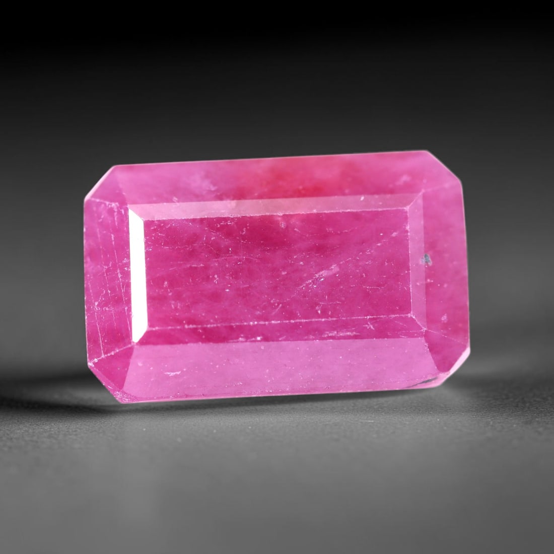 7.73 carats Natural Ruby Gemstone - 13.7x8.6x5.2mm , 858C: Ksmith Heritage Auctioneers Subject: Natural Ruby Origin: Burma Treatment: Heated Only Type: Faceted, Polished