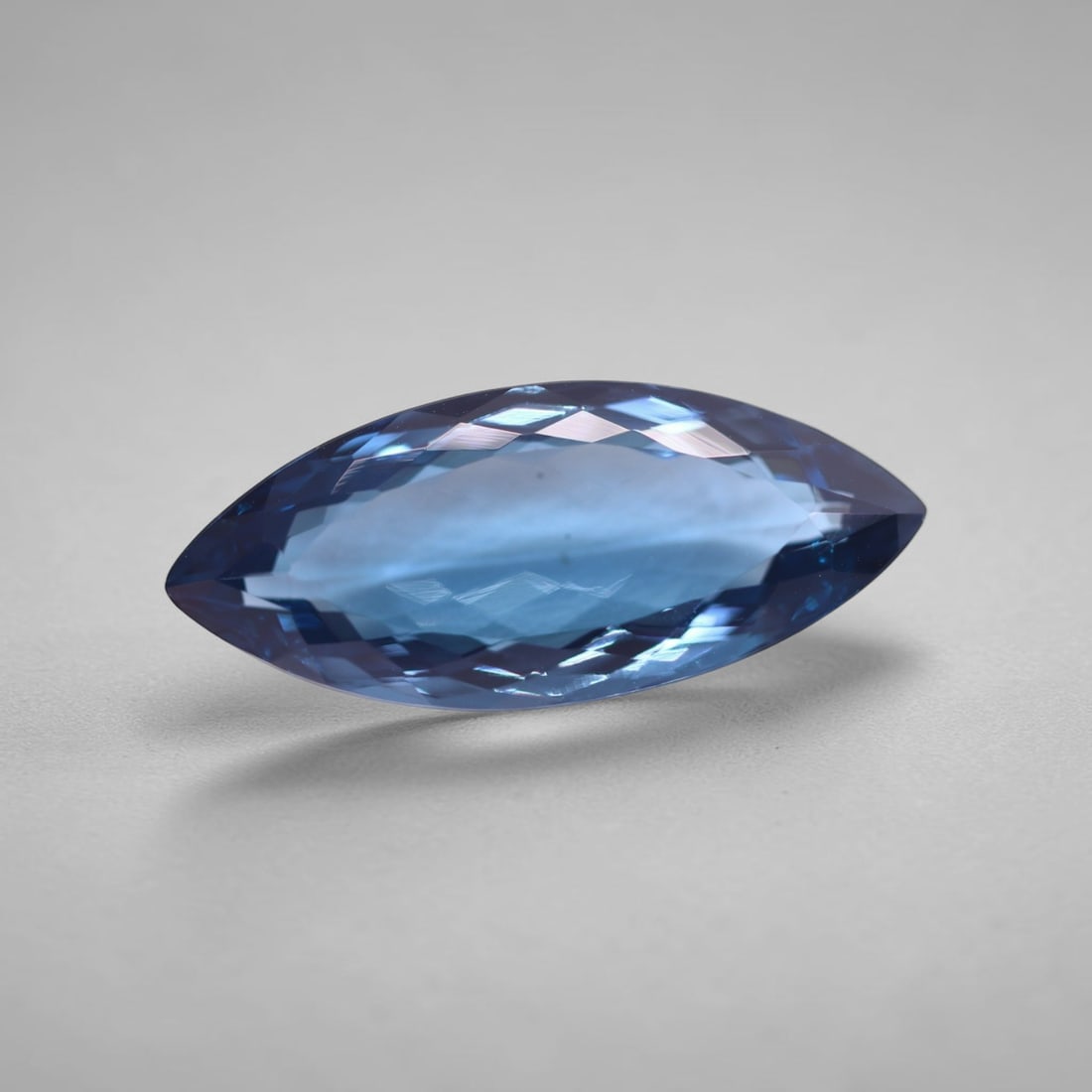 *25.74Ct London Blue Topaz - Polished Faceted , 211C: Ksmith Heritage Auctioneers Subject: Natural Blue Topaz Origin: Myanmar Carat Weight: 25.74Ct Dimension: 30.4x12.8x7.9 mm Treatment: Irridiated Type: Faceted, Polished