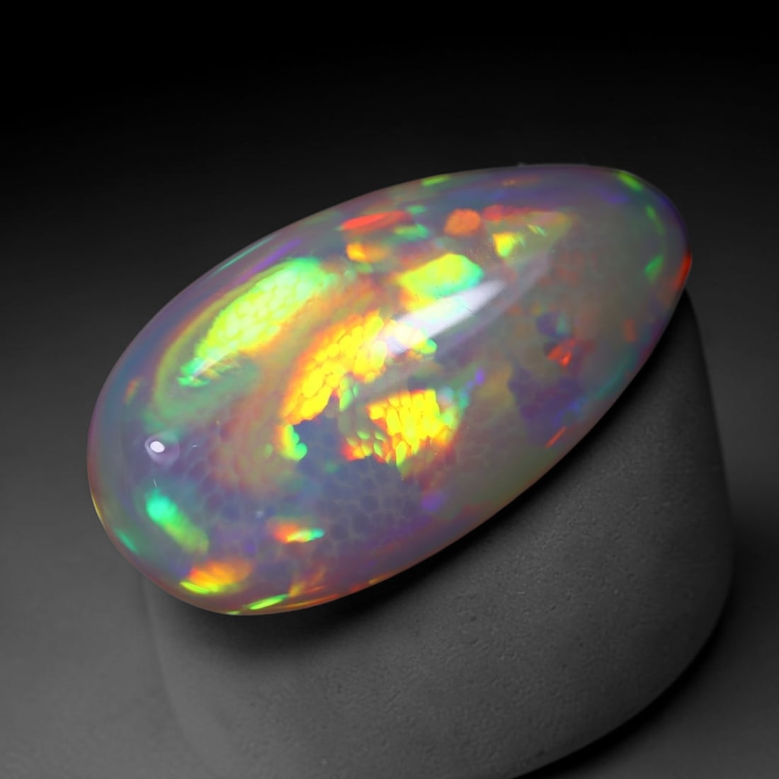 *8.88Ct Welo Opal Polished - Ethiopian Opal, 675B: Ksmith Heritage Auctioneers Subject: Natural Ethiopian Welo Opal Origin: Ethiopia Carat Weight: 8.88Ct Dimension: 21.6x11.6x6.3 mm Treatment: Natural Untreated Type: Cabochon,