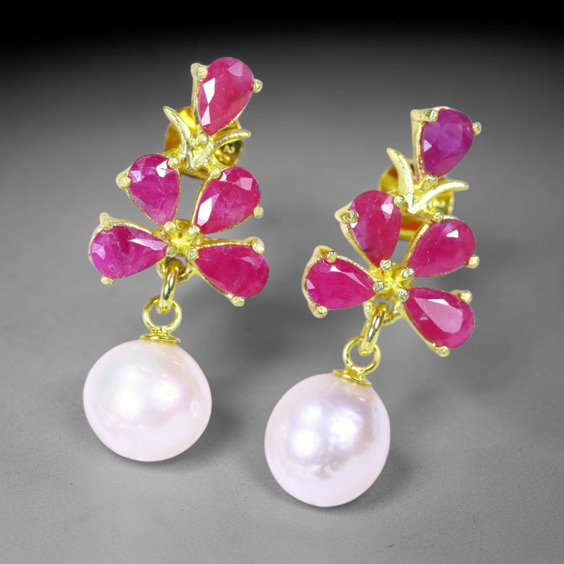 Earrings Pearl & Ruby - 925 Sterling Silver, 339B: Ksmith Heritage Auctioneers Subject: Natural Pearl & Ruby Origin: Thailand Carat Weight: 36.26ct Dimension: Gemstone 4x6mm Type: Earrings