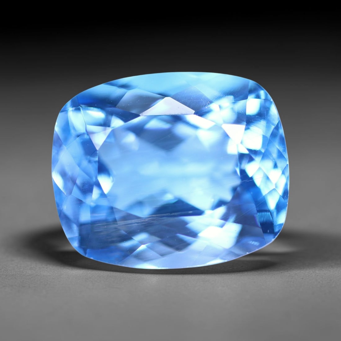 17.40 carats Natural Swiss Blue Topaz - 16.2x9.3x8.9mm , 850C: Ksmith Heritage Auctioneers Subject: Natural Topaz Treatment: Irradiated Type: Faceted, Polished