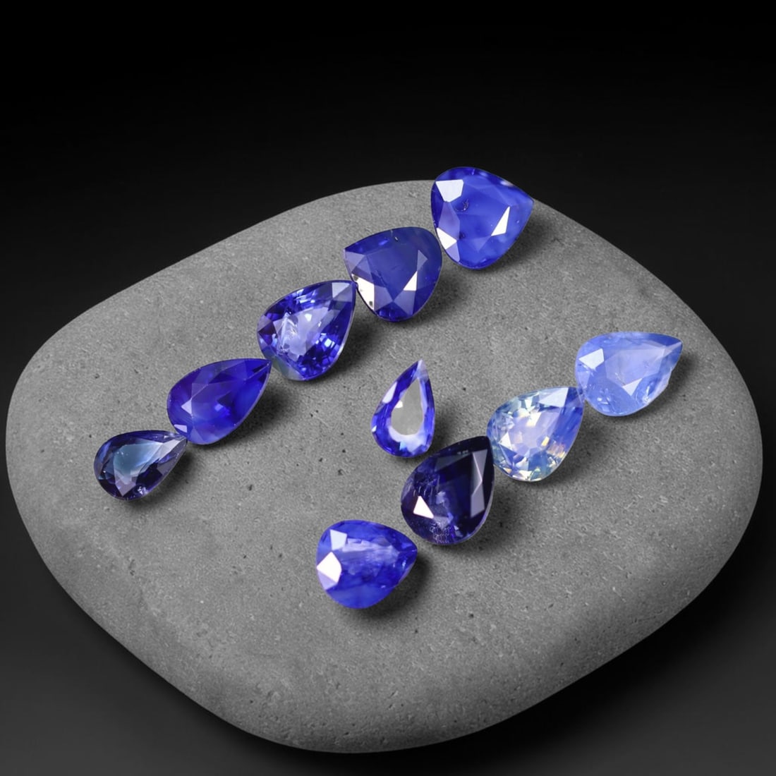 *7.88Ct Heated Blue Sapphire Lot - Polished Faceted , 332C: Ksmith Heritage Auctioneers Subject: Natural Sapphire Carat Weight: 7.88Ct Dimension: 6.2x6.1x2.5 mm Treatment: Heated Type: Faceted, Polished