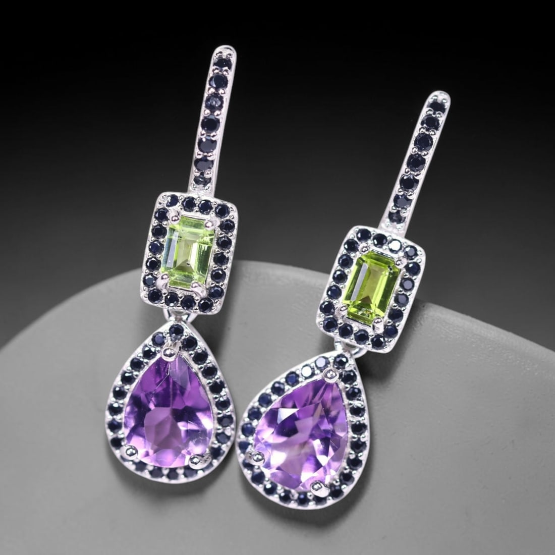 Earrings Amethyst Peridot & Black Spinel - 925 Sterling Silver , 261E: Ksmith Heritage Auctioneers Subject: Natural Amethyst, Peridot & Black Spinel Origin: Thailand Carat Weight: 4.46g Dimension: Gemstone 5x7mm Type: Earrings