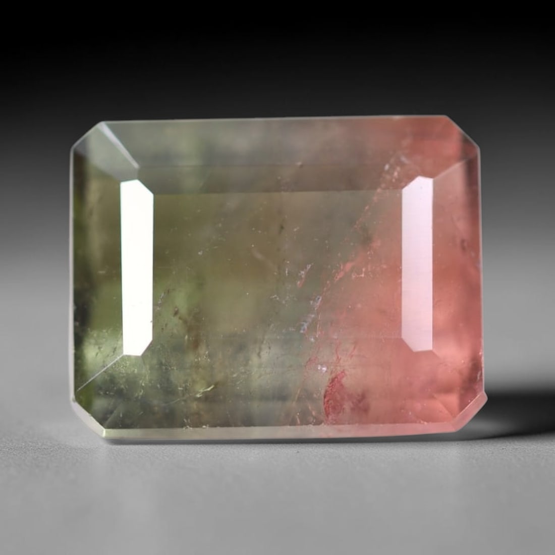5.17cts Natural Watermelon Tourmaline - Bi-Colour Faceted Cut , 321E: Ksmith Heritage Auctioneers Subject: Natural Tourmaline Origin: Africa Carat Weight: 5.17 cts Dimension: 11.9x9.2x5 mm Type: Faceted, Polished