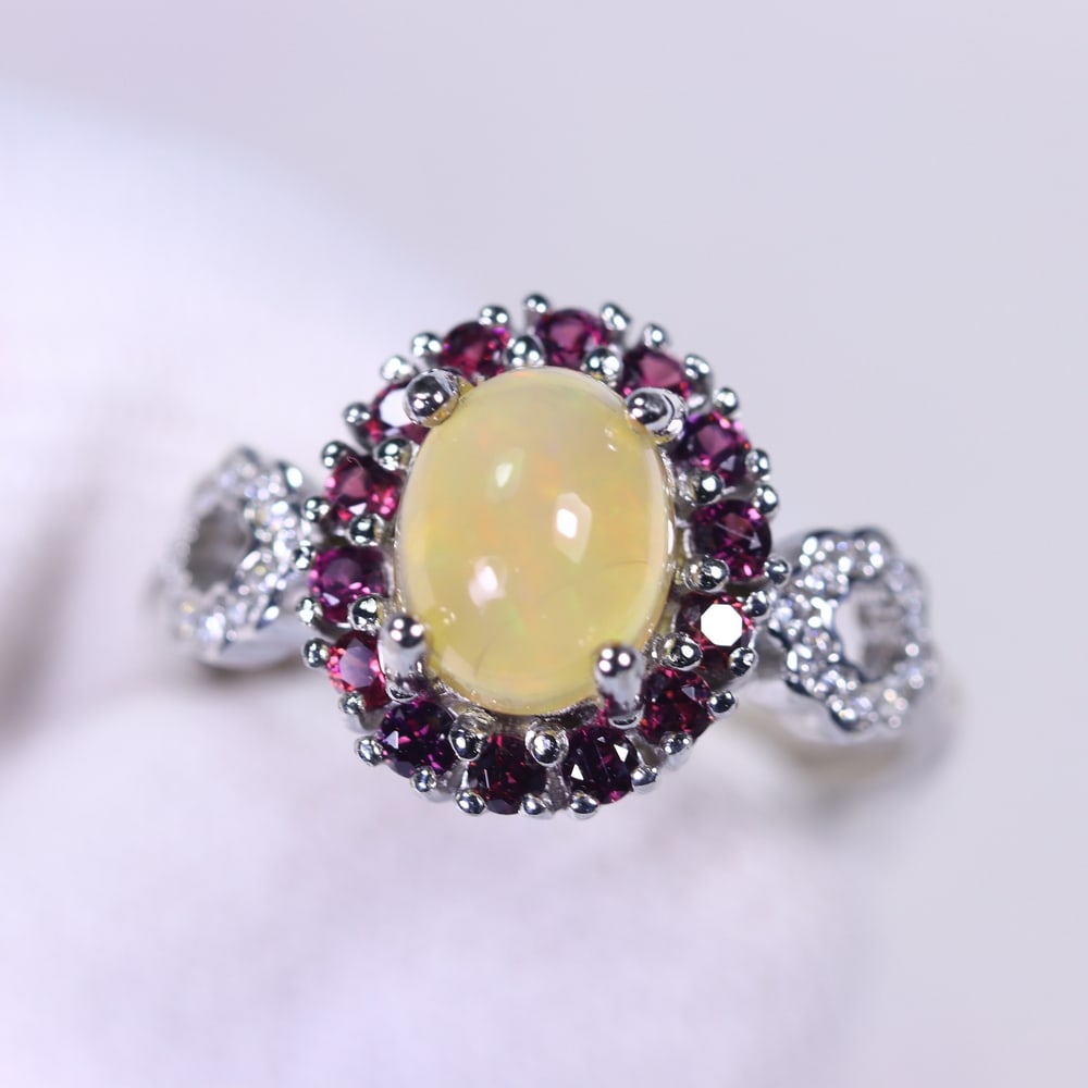 Ring Opal Zircon & Rhodolite Garnet - 925 Sterling Silver - White Gold Plated , 31E: Ksmith Heritage Auctioneers Subject: Natural Opal, Rhodolite Garnet & Zircon Origin: Thailand Carat Weight: 18.47ct Dimension: Gemstone 7x9mm Type: Ring