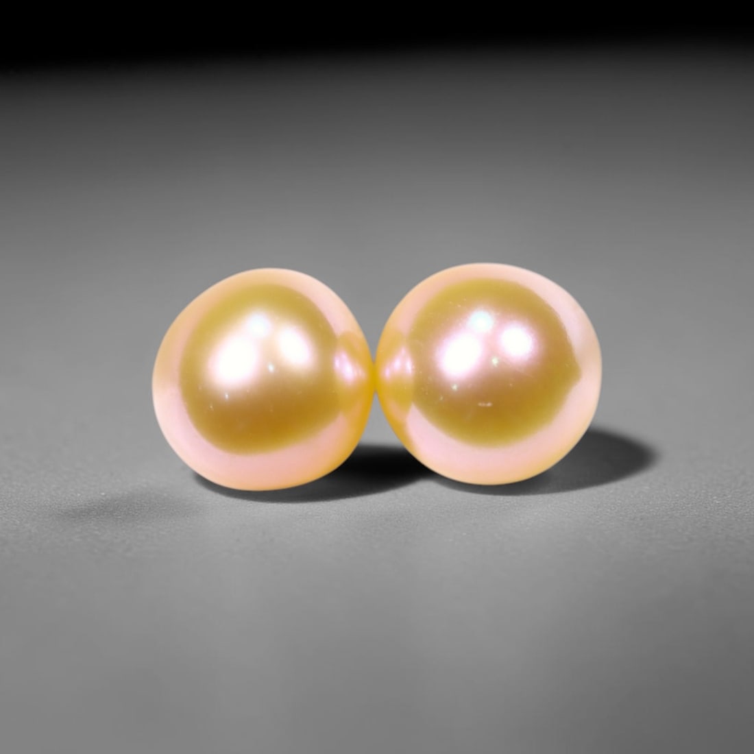 1.98cts Freshwater Pearl Pair 5.2mm, Peach Natural Colour - No Hole Drill , 518C: Ksmith Heritage Auctioneers Subject: Natural Pearl Treatment: None, Natural Colour Shape: Round Bead Type: Without hole, no drill