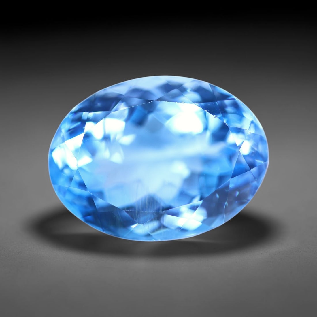18.67 carats Natural Swiss Blue Topaz - 17.8x13.3x9.6mm , 848C: Ksmith Heritage Auctioneers Subject: Natural Topaz Treatment: Irradiated Type: Faceted, Polished