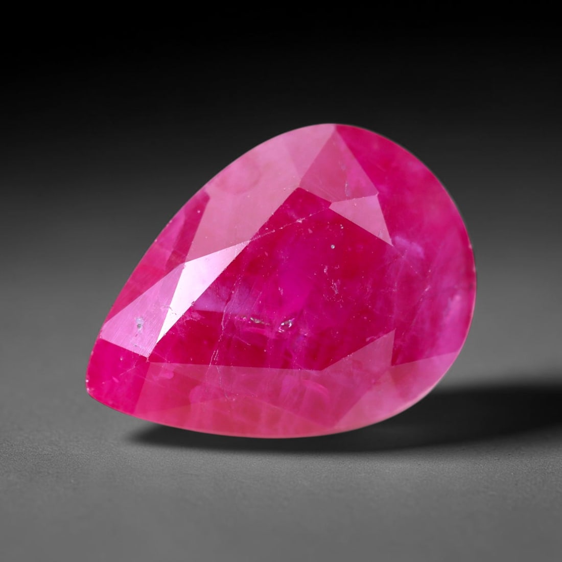5.86 carats Natural Ruby Gemstone - 13.7x10x5mm , 853C: Ksmith Heritage Auctioneers Subject: Natural Ruby Origin: Burma Treatment: Heated Only Type: Faceted, Polished