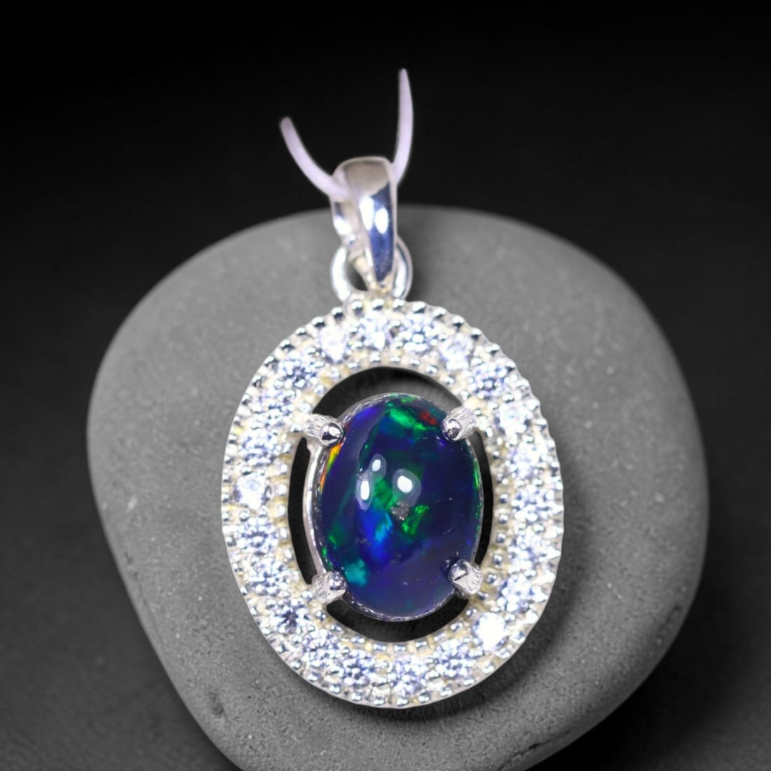 Silver Pendant with Ethiopian Black Opal 3.5grams - 925 Sterling Silver, 1207B: Ksmith Heritage Auctioneers Subject: Opal & Simulated Diamond Silver Pendant Carat Weight: 3.5 grams (approx.) Dimension: Opal 10x7mm, Pendant 22x15mm