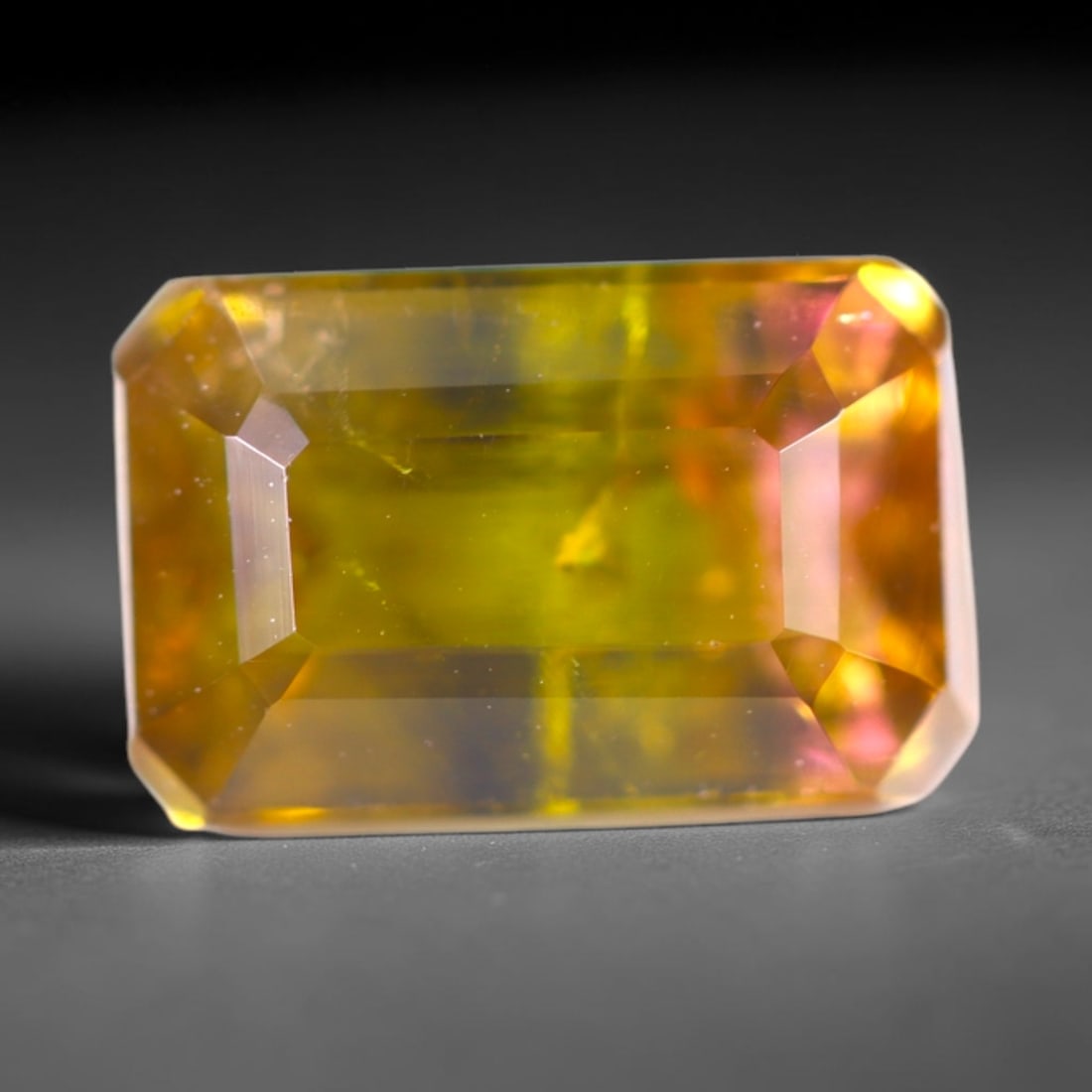 2.24cts Natural Watermelon Tourmaline - Bi-Colour Faceted Cut , 805E: Ksmith Heritage Auctioneers Subject: Natural Tourmaline Origin: Africa Carat Weight: 2.24 cts Dimension: 8.5x5.5x4.6 mm Type: Faceted, Polished
