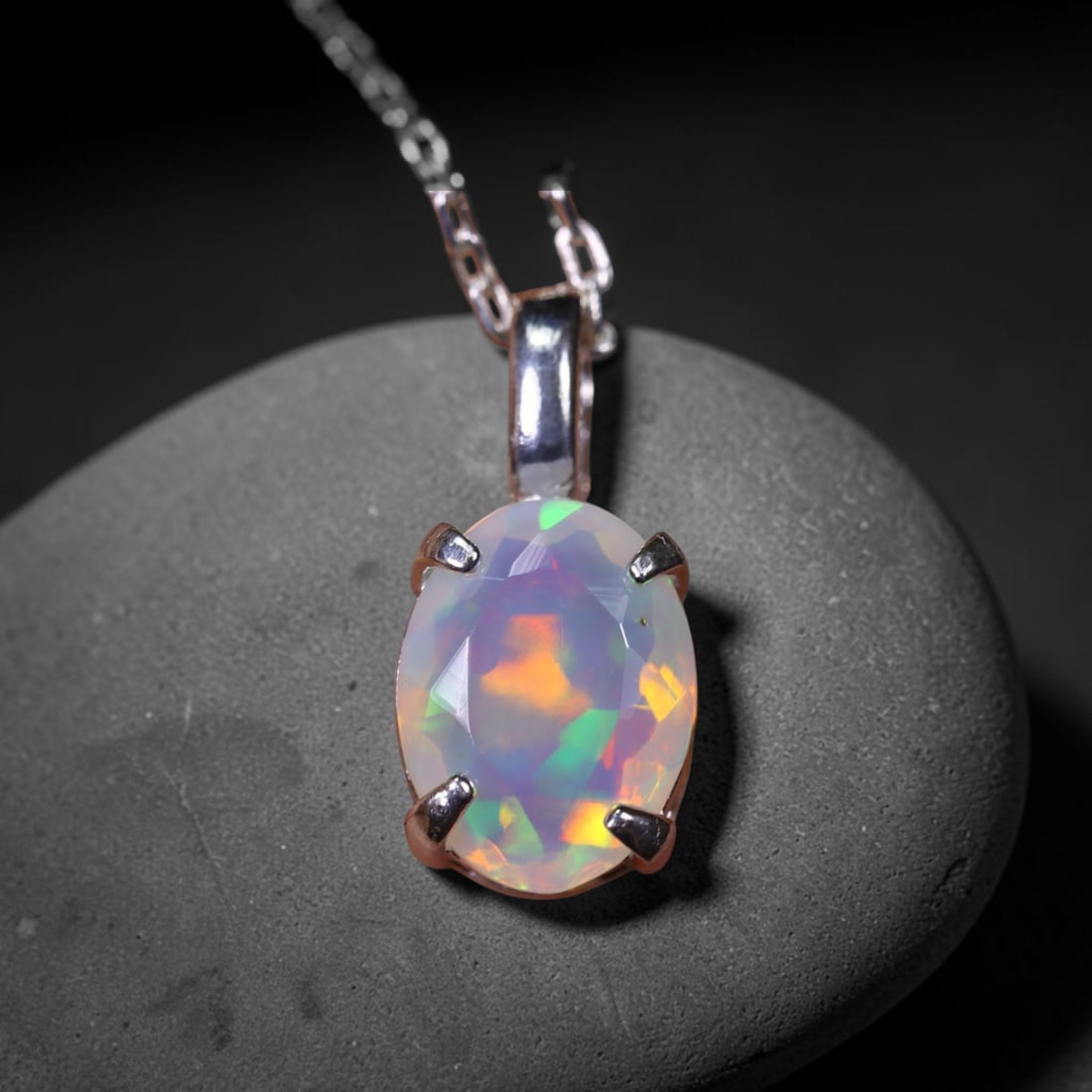 1.70g Natural Opal Stone Sterling Silver 925 Necklace (Pendant with Chain) , 155E: Ksmith Heritage Auctioneers Subject: Natural Ethiopian Opal Necklace Origin: Ethiopia Pendant Dimension : 18x6mm (included clasp) Stone Dimension: 11x8mm Treatment: Natural Untrea