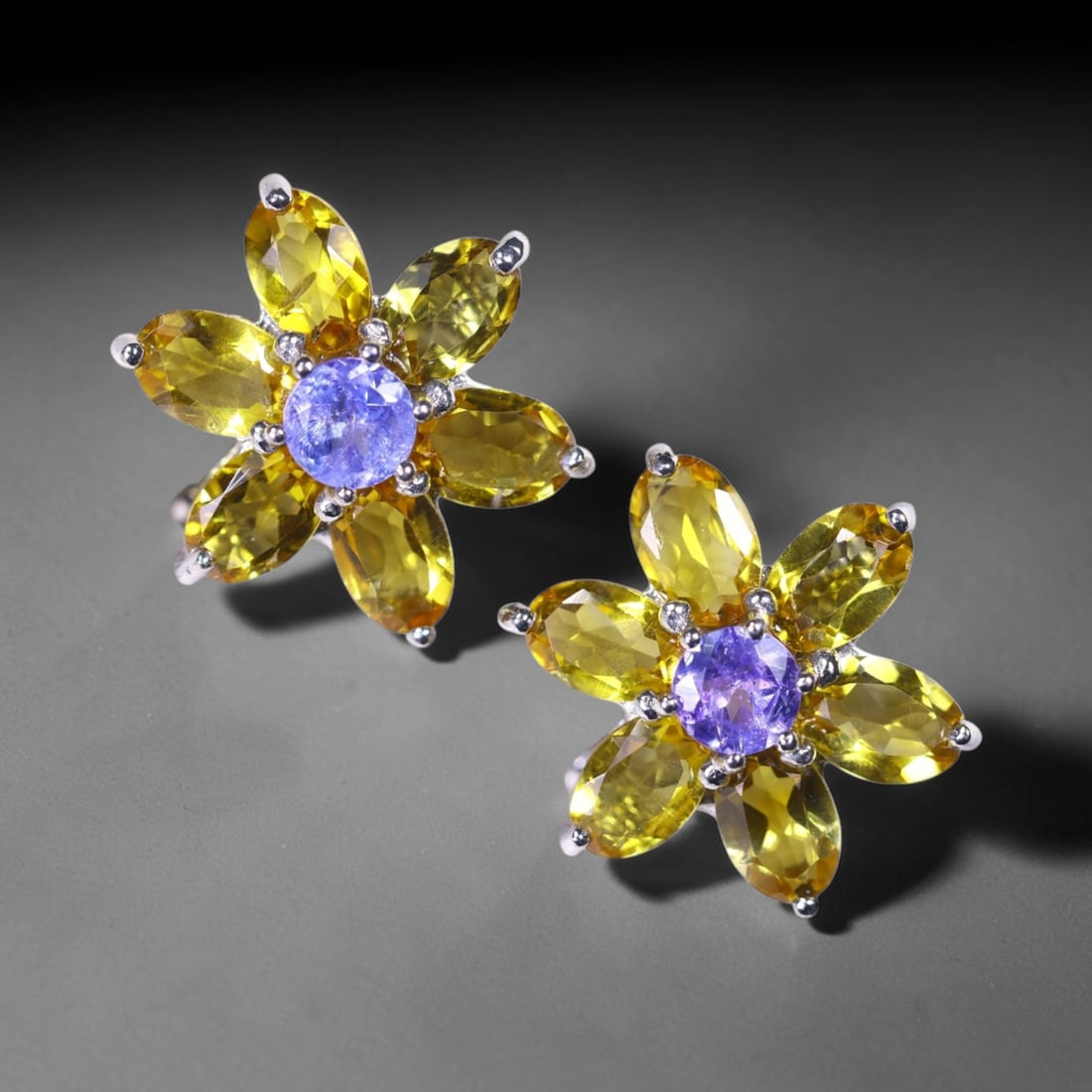 Earrings Citrine Tanzanite - 925 Sterling Silver - Plated 14K White Gold , 736E: Ksmith Heritage Auctioneers Subject: Natural Citrine Tanzanite Origin: Thailand Carat Weight: 5.38g Dimension: Gemstone 4x6mm Type: Earrings