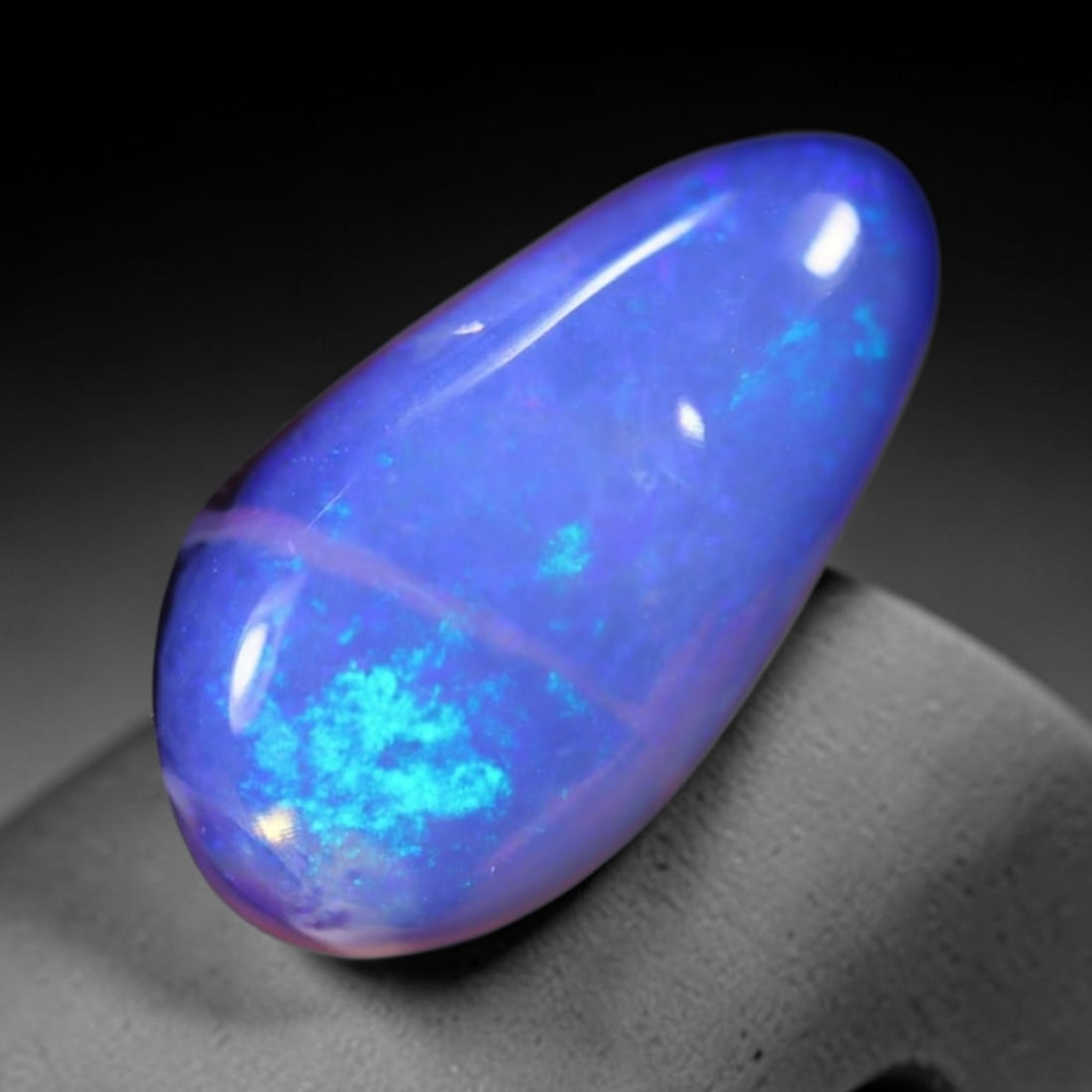 1.85Ct Australian Lightning Ridge Opal, 321B: Ksmith Heritage Auctioneers Subject: Natural Australian Opal Origin: Australia Carat Weight: 1.85cts Dimension: 11.5x6.1x4.2 mm