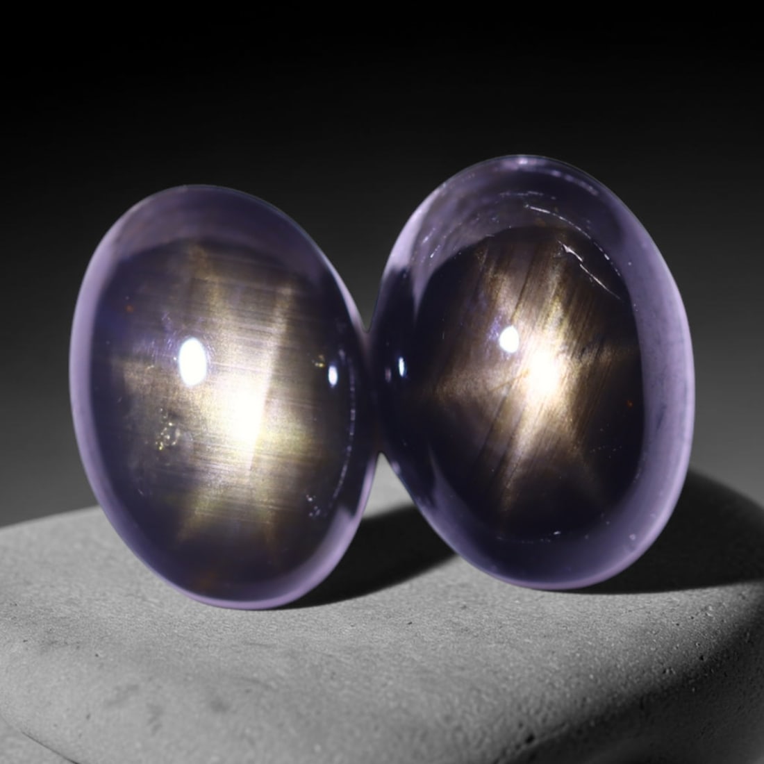 4.82cts 6 Rays Black Star Sapphire Pair , 168E: Ksmith Heritage Auctioneers Subject: Natural 6 Rays Star Sapphire Origin: Myanmar Carat Weight: 4.82cts Dimension: 8.1x5.7x3.7 mm Treatment: Diffusion Type: Cabochon, Poli
