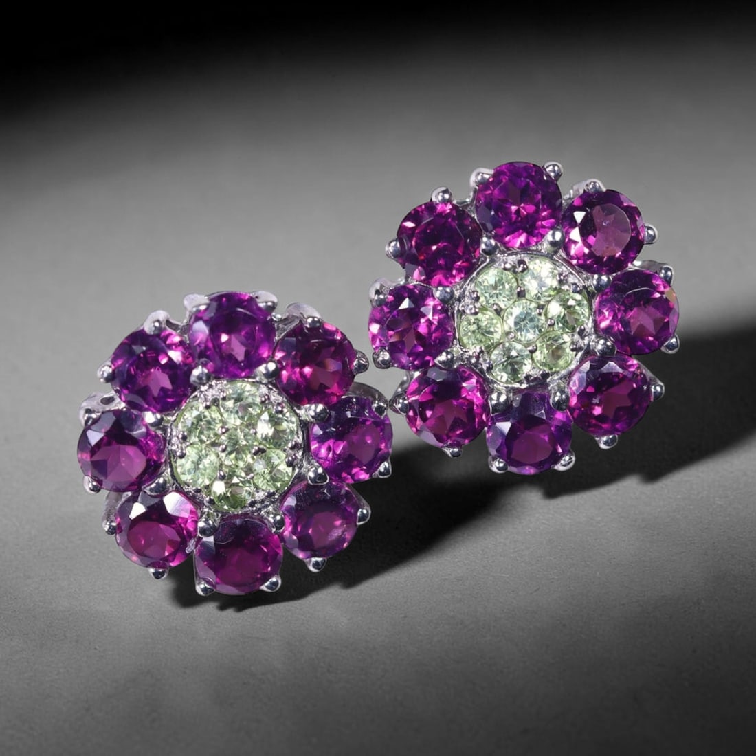 Earrings Rhodolite Garnet Perisot - 925 Sterling Silver - Plated 14K White Gold , 390E: Ksmith Heritage Auctioneers Subject: Natural Rhodolite Garnet, Peridot Origin: Thailand Carat Weight: 3.89g Dimension: Gemstone 1.5-4mm Type: Earrings