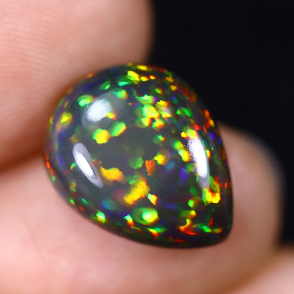 5.48Ct Natural Ethiopian Black Opal - 15.7x12.4x5.5 mm , 600C: Ksmith Heritage Auctioneers Subject: Natural Ethiopian Welo Opal Origin: Ethiopia Treatment: Smoked