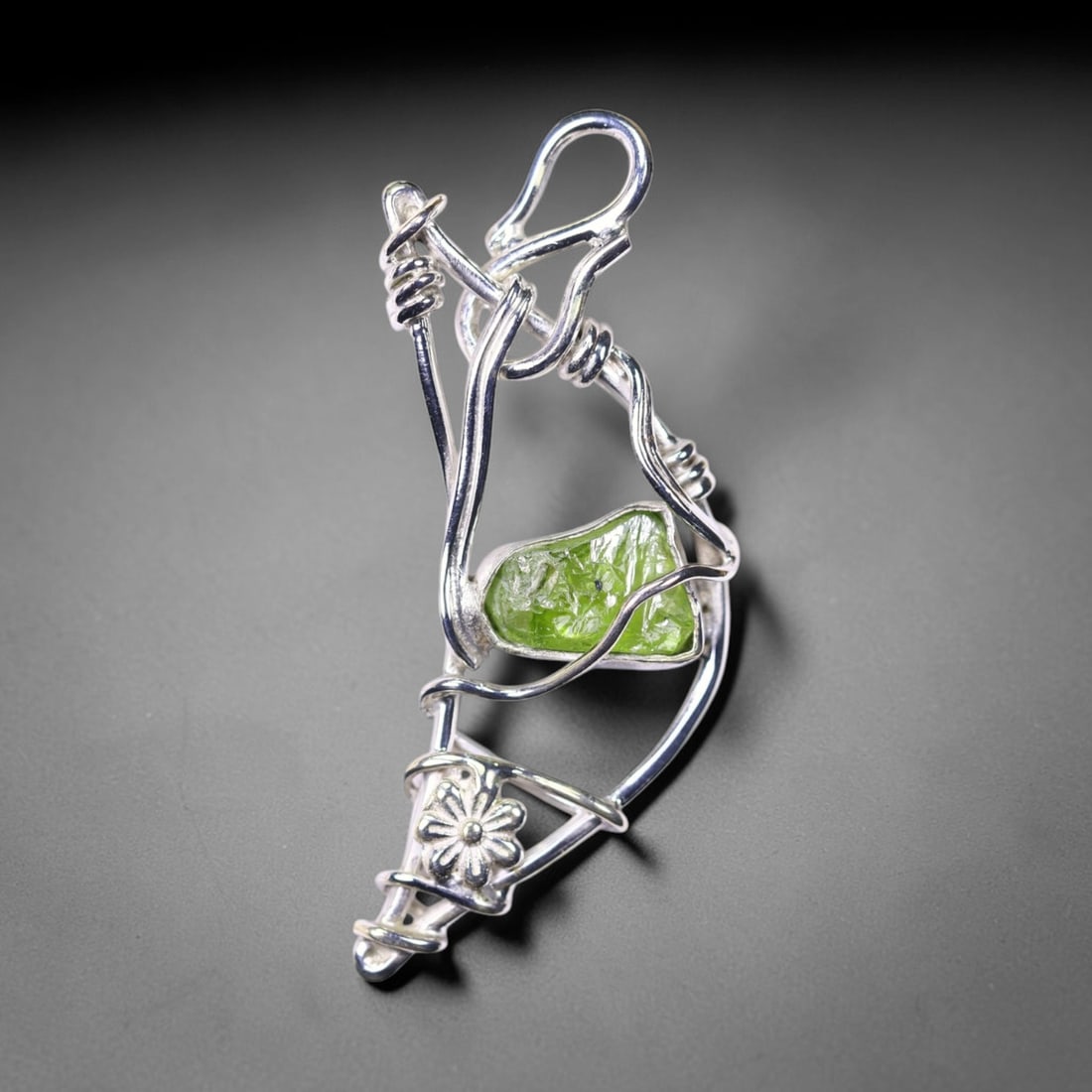 *4.39g Crystal Rock Wire Wrap Pendant - 925 Silver , 902E: Ksmith Heritage Auctioneers Subject: Natural Crystal Rock Pendant Type: Pendant