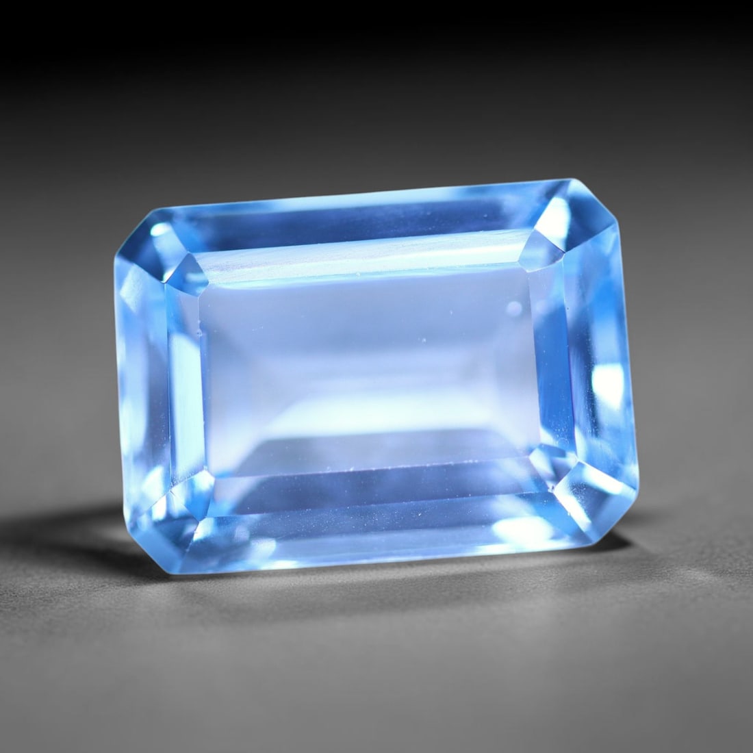 10.75 carats Natural Swiss Blue Topaz - 14x10x7mm , 835C: Ksmith Heritage Auctioneers Subject: Natural Topaz Treatment: Irradiated Type: Faceted, Polished