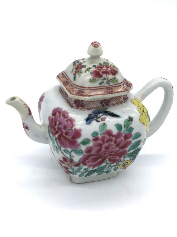 A CHINESE 18TH CENTURY FAMILLE ROSE PORCELAIN SQUARE TEAPOT (1 of 6)