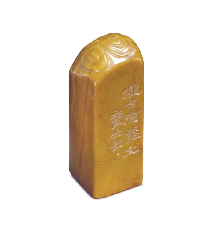 The Collection of Robert Hatfield Ellsworth:A CHINESE RUSSET-BROWN SHOUSHAN SOAPSTONE SQUARE SEAL (1 of 5)