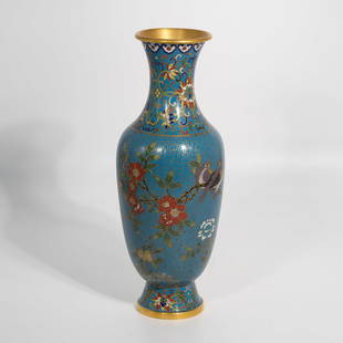 Chinese Cloissonne Vase with Decheng Mark and Base, 19th Century: This wonderful Chinese cloisonne enamel vase dates from the 19th century and is adorned in vivid enamels with numerous flowers and birds. The underside has an impressed de Cheng mark. The De Cheng