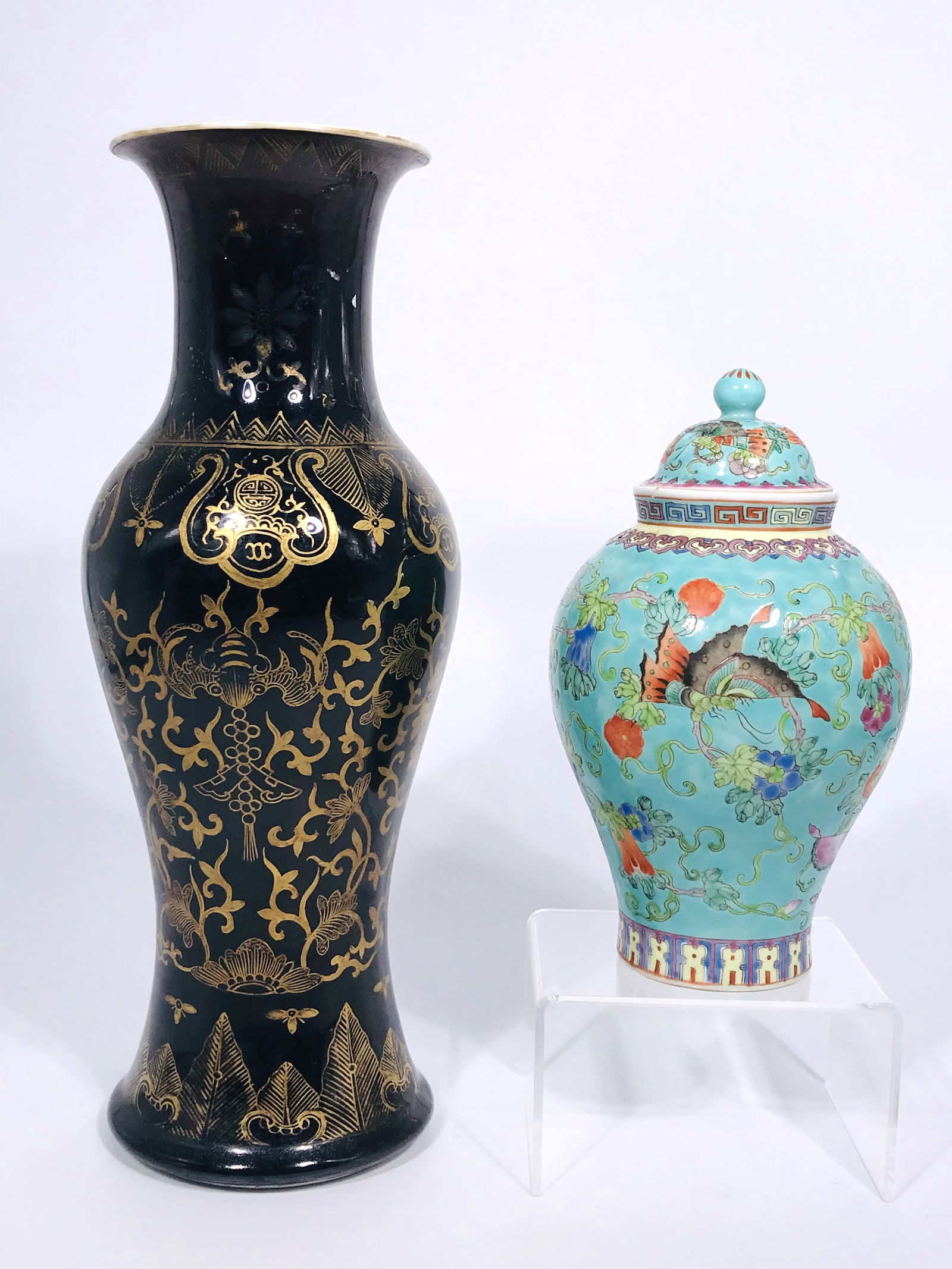 Two Chinese Porcelain Vases (1 of 12)