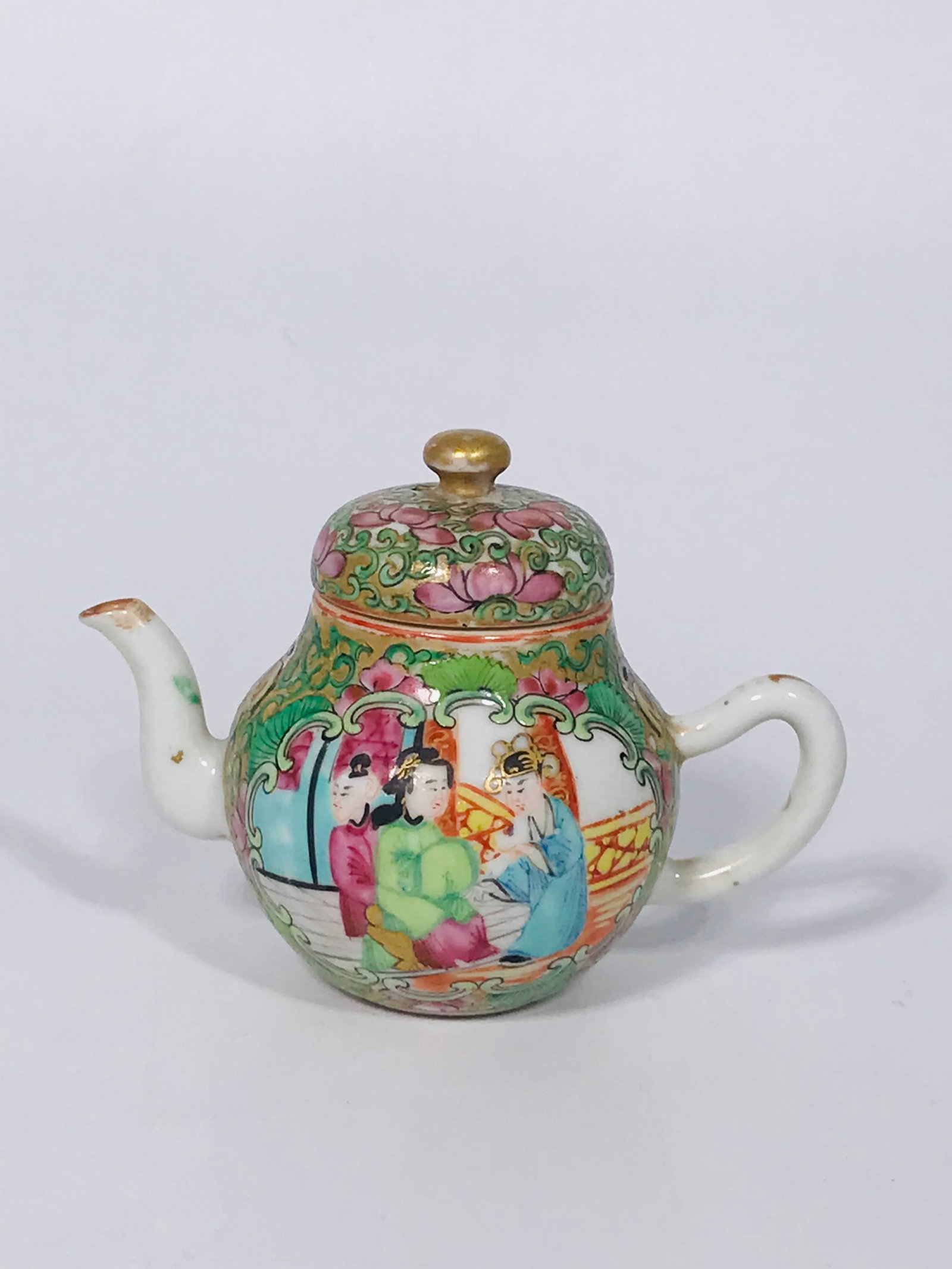 Small Export Tea Pot: 3.5 inch height, 4.7 inch width.