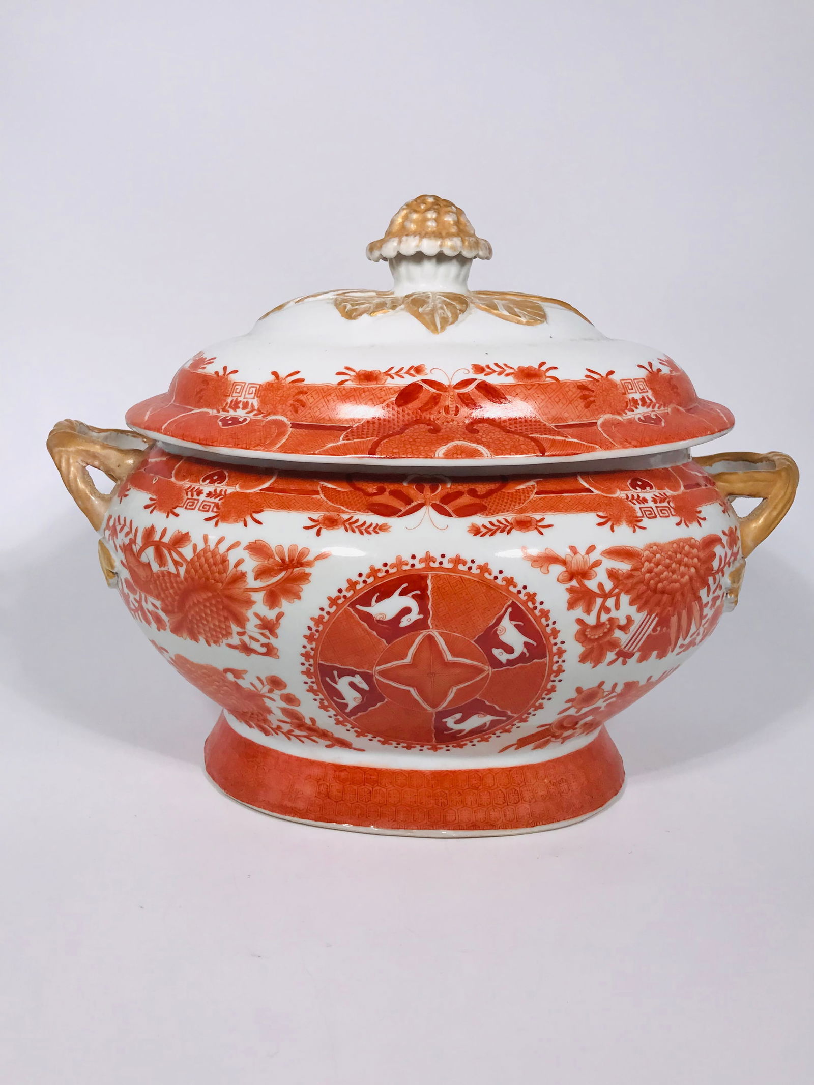 Chinese Export large bowl with lid (1 of 12)