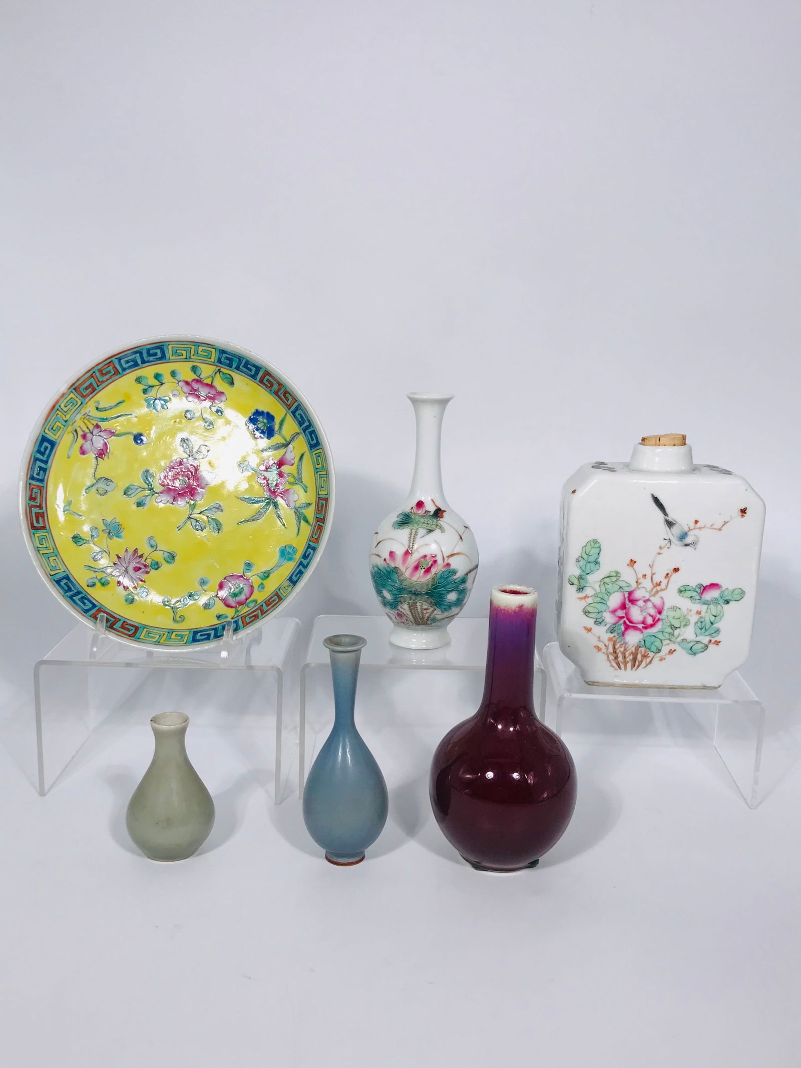 Seven Chinese Porcelain Items (1 of 20)