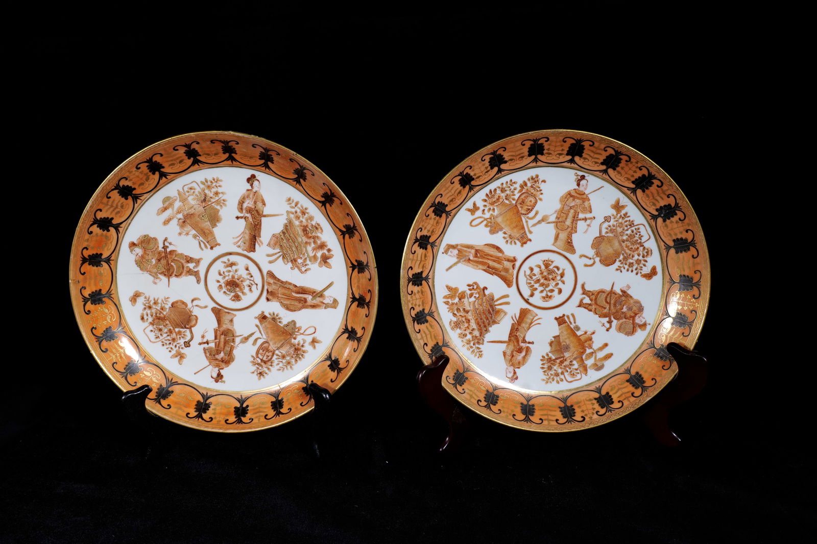 A Pair of Gilt-Decorated 'Figural and Antiques' Dishes, 19th Century (1 of 5)
