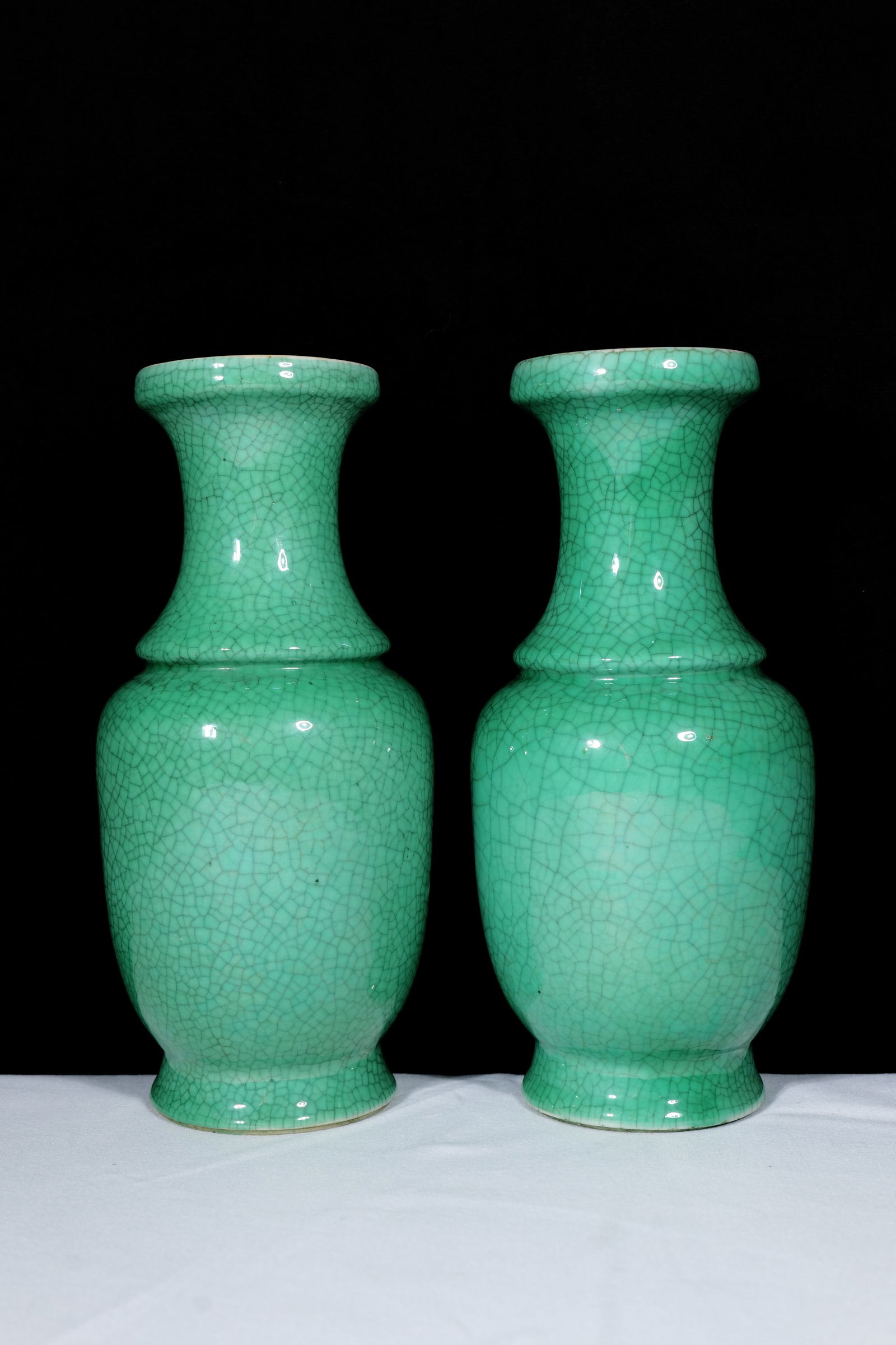 A Pair of Green-Glazed Ge Type Vases, 19th Century (1 of 5)