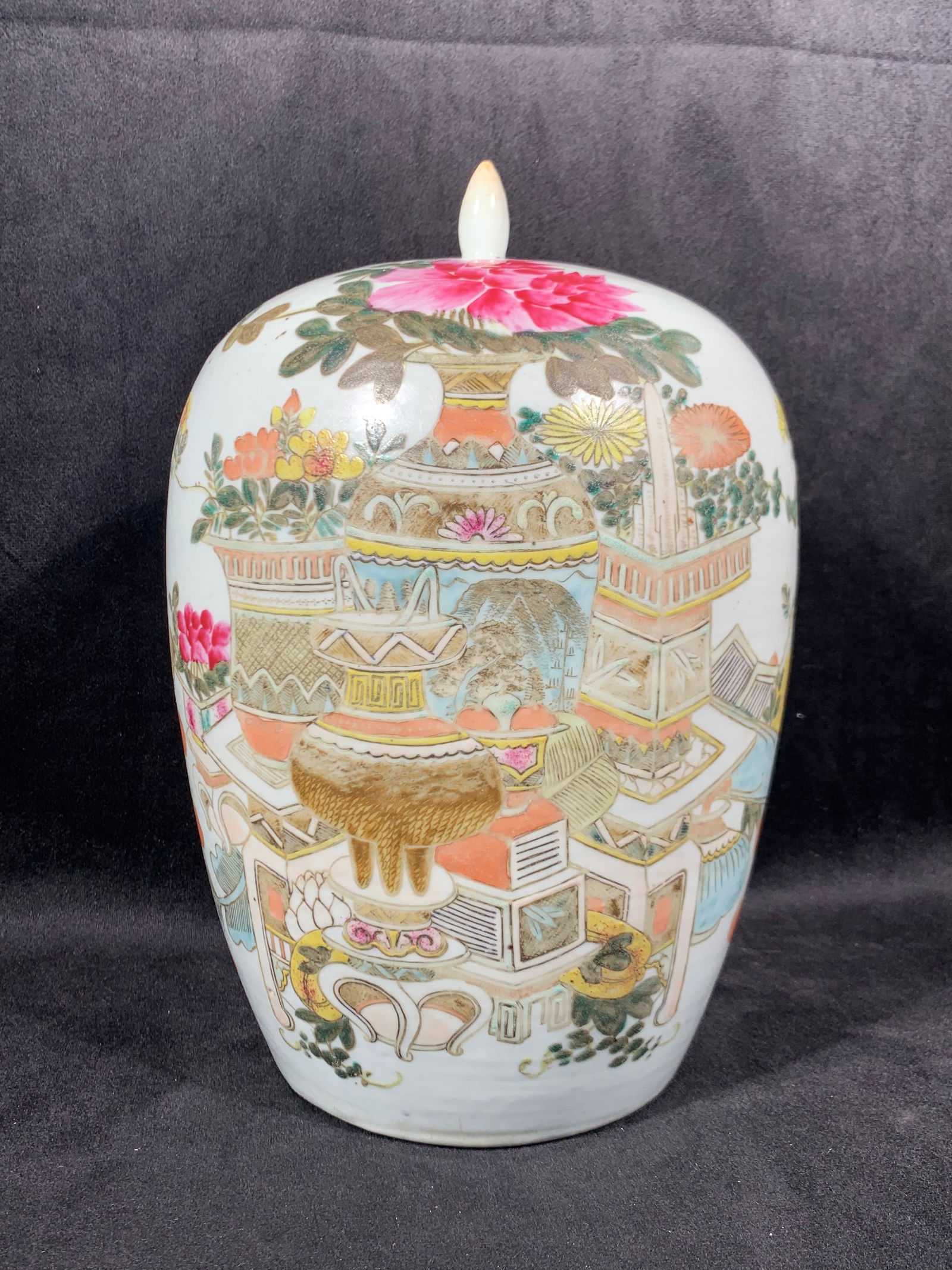 A Famille Rose 'Antiques' Jar and Cover, Dai Huanzhao Mark, Late Qing Dynasty/Republic Period (1 of 9)