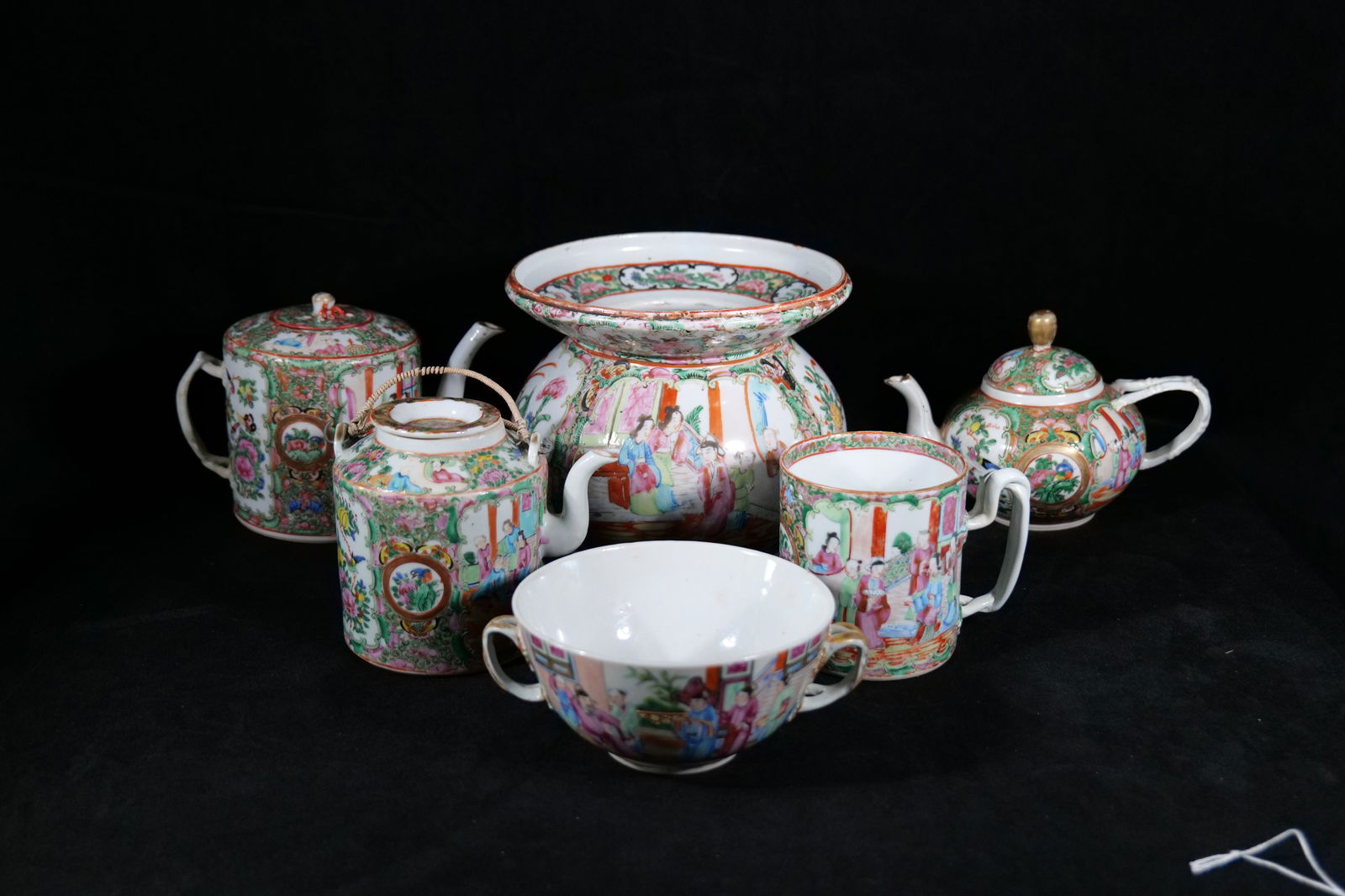A Group of Six Chinese Export Famille Rose and Gilt-Decorated Porcelains, 19th Century (1 of 20)