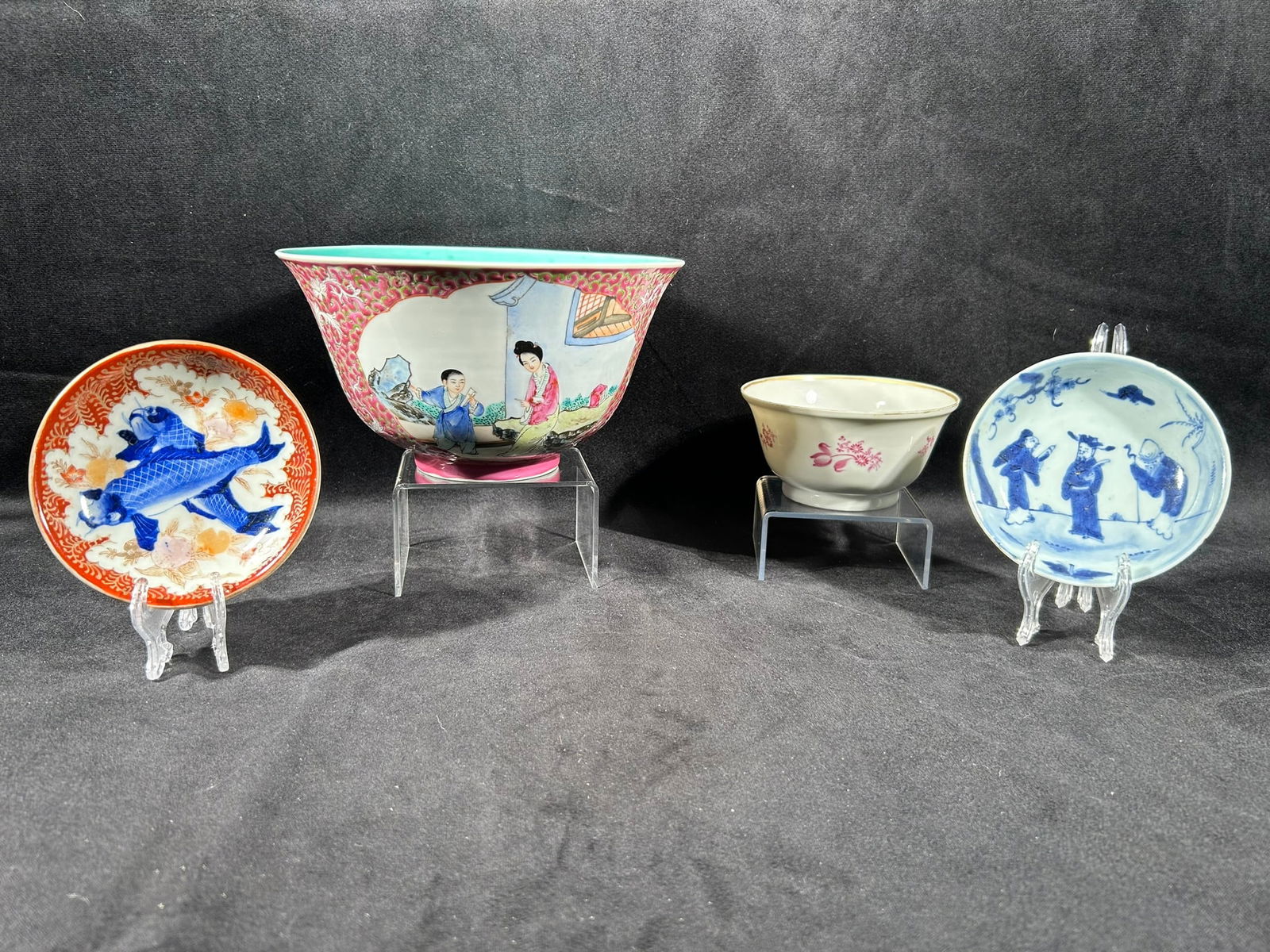 A Group of Four Chinese Porcelain Wares, Late Qing Dynasty/Republic Period (1 of 17)