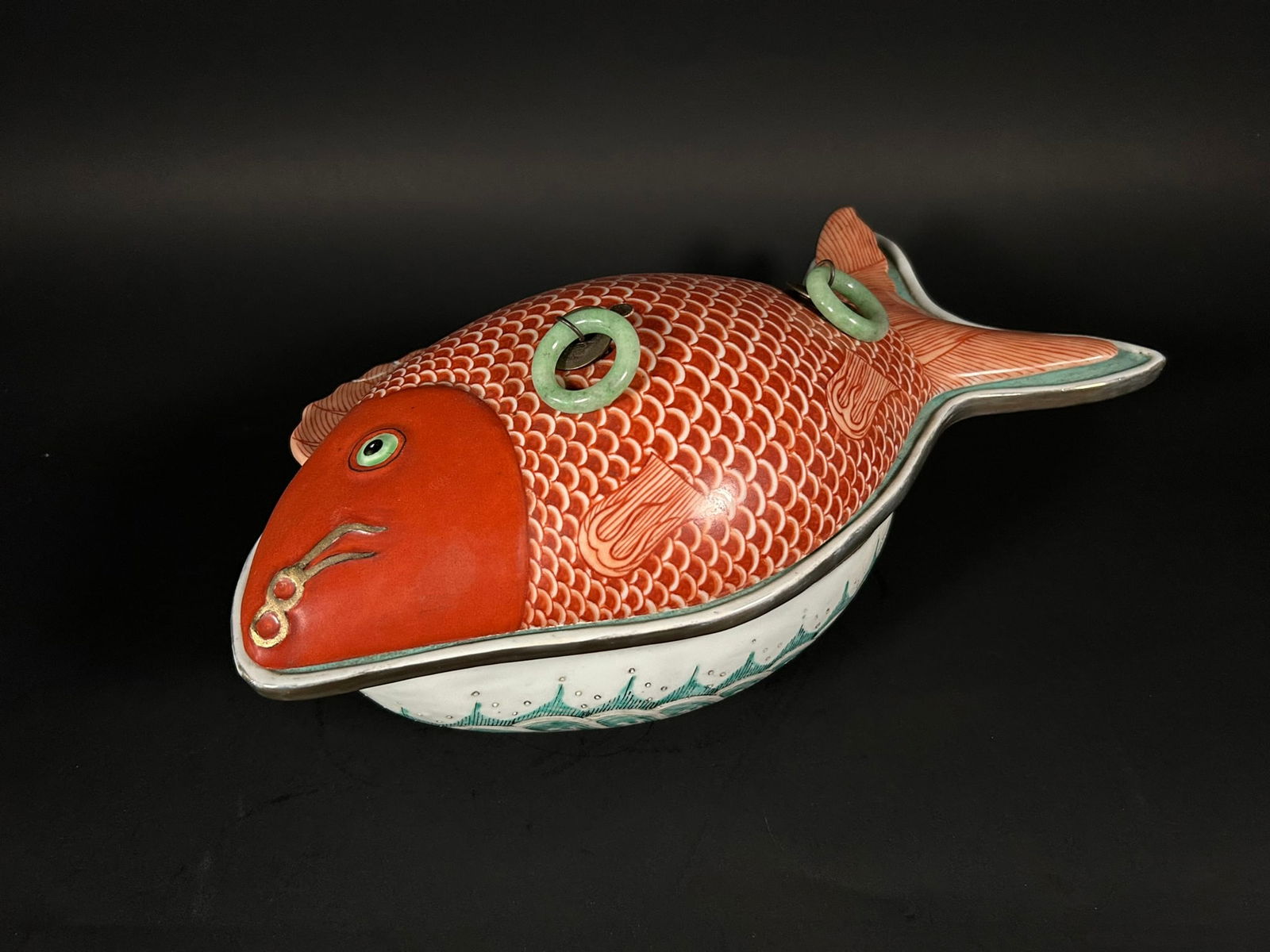 A Famille Rose Fish-Form Box and Cover (1 of 12)