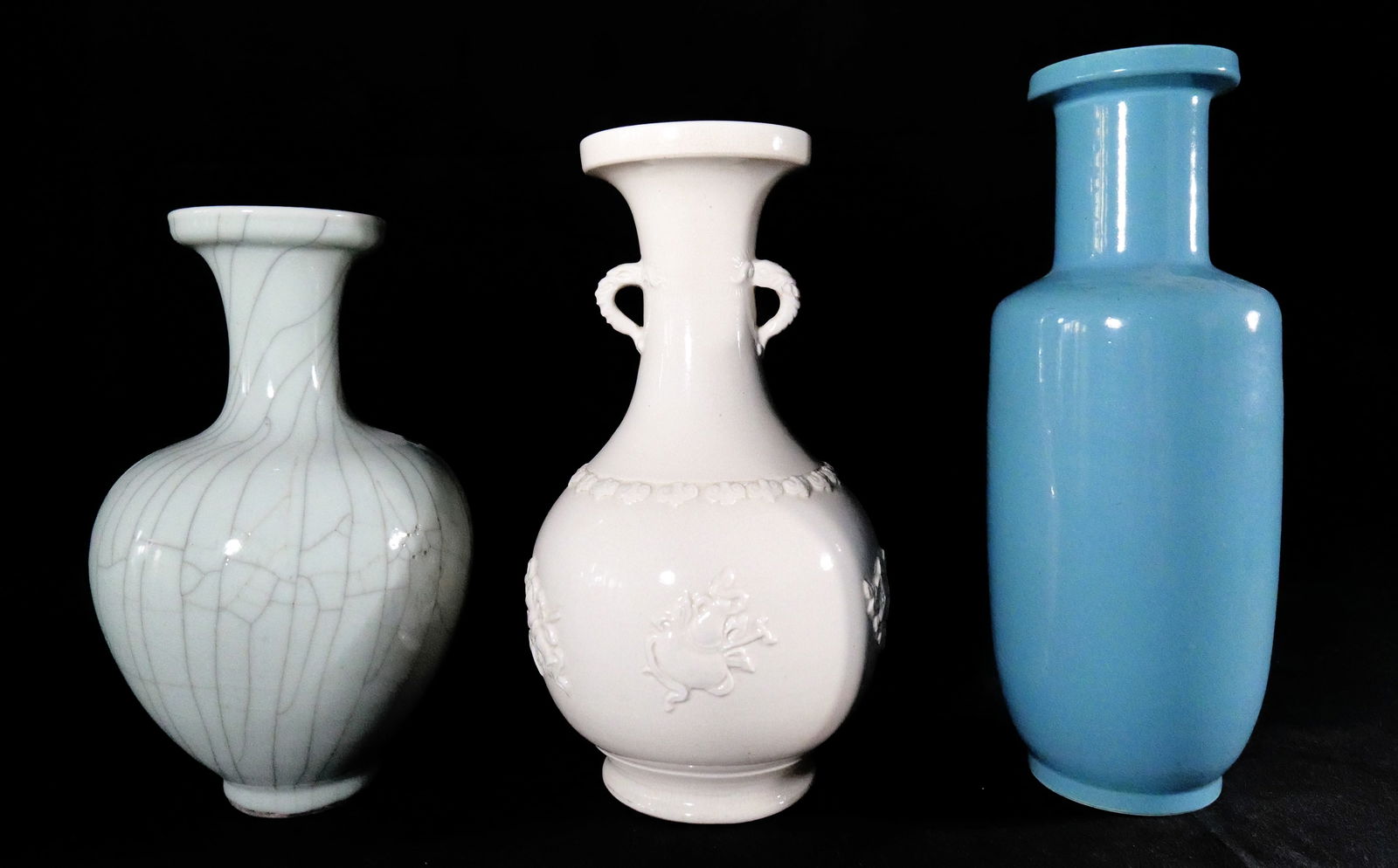 A Group of Three Porcelain Vases, Qing Dynasty (1 of 16)