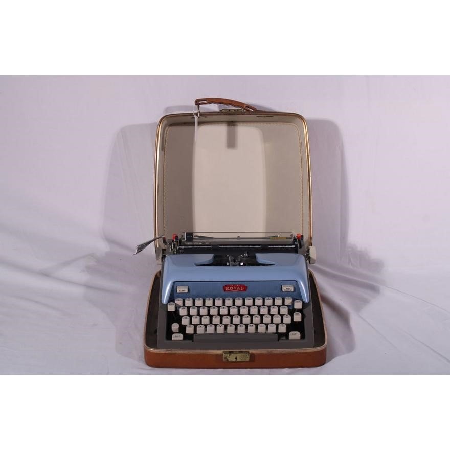A Vintage Royal Futura 800 Portable Typewriter (1 of 5)