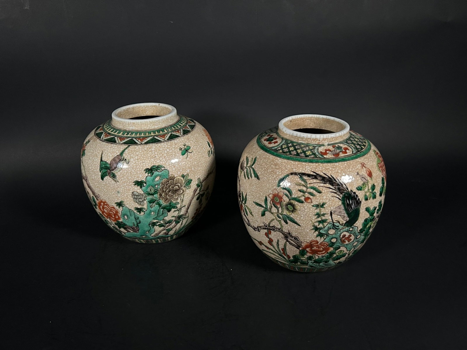 A Pair of Chinese Ge-Type Famille Verte 'Bird and Flower' Jars, Qing Dynasty, 19th Century (1 of 17)