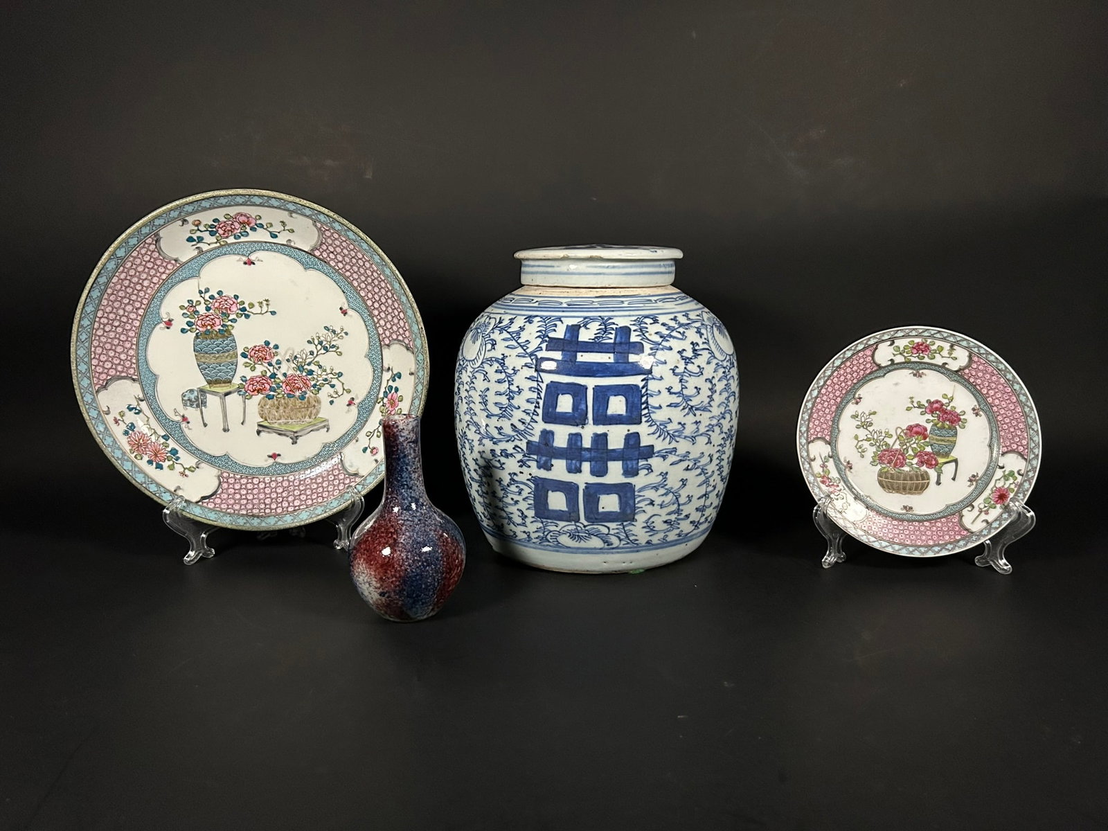 A Group of Four Chinese Porcelain Wares (1 of 17)