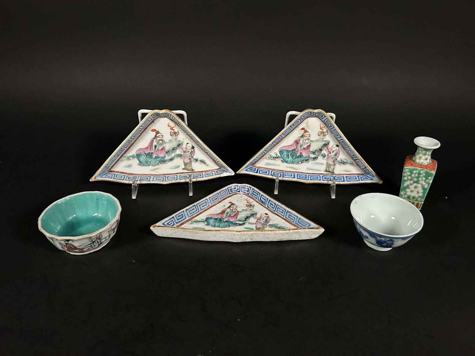 A Group of Six Chinese Porcelain Wares, Qing Dynasty (1 of 15)