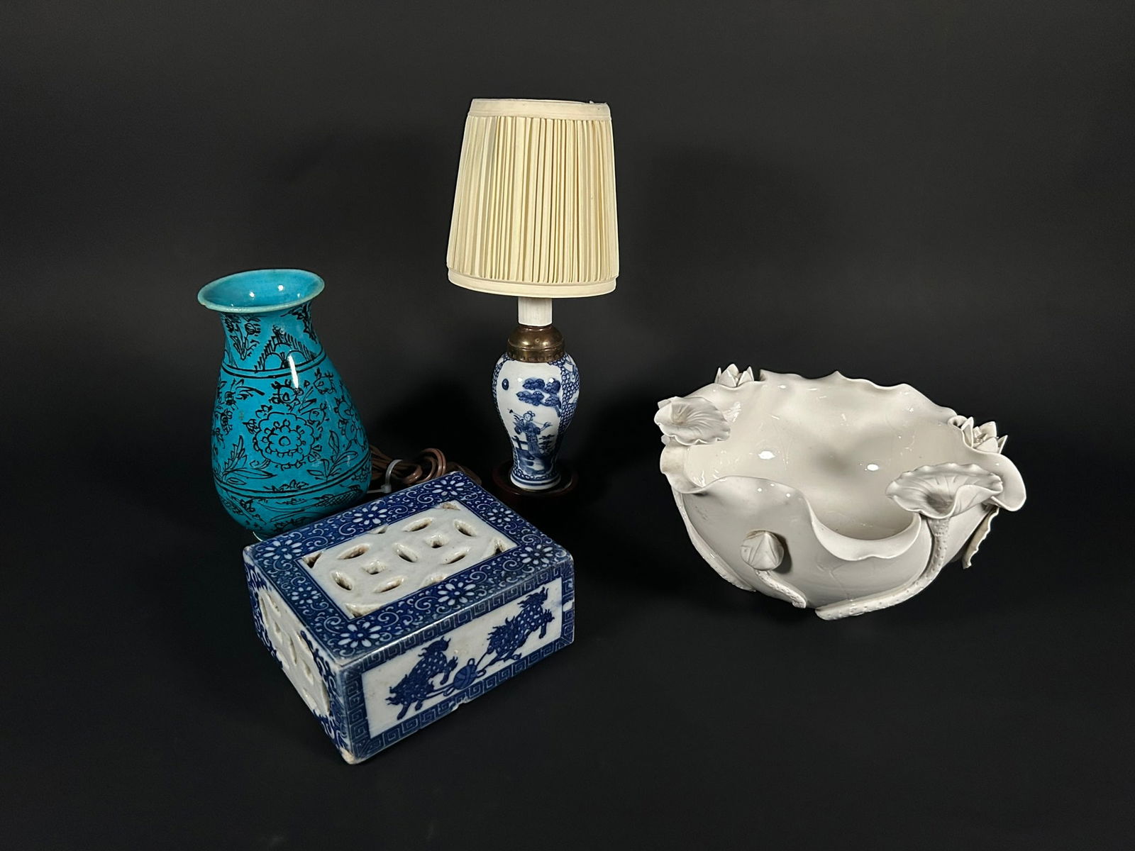 A Group of Four Chinese Porcelain Wares (1 of 20)