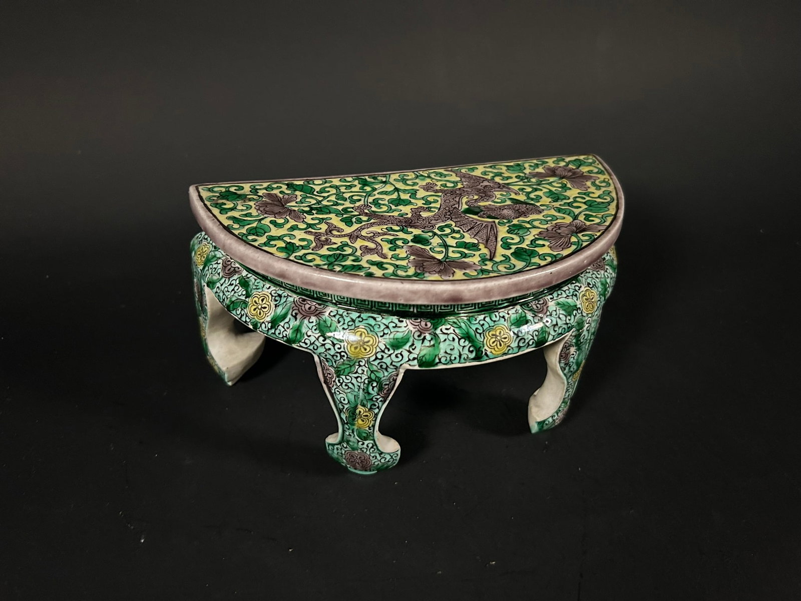 A Chinese Biscuit-Glazed Famille Verte 'Dragon' C-Shaped Stand: 4.1/8 in. (10.4 cm.) high, 8.3/8 in. (21.3 cm.) wide.