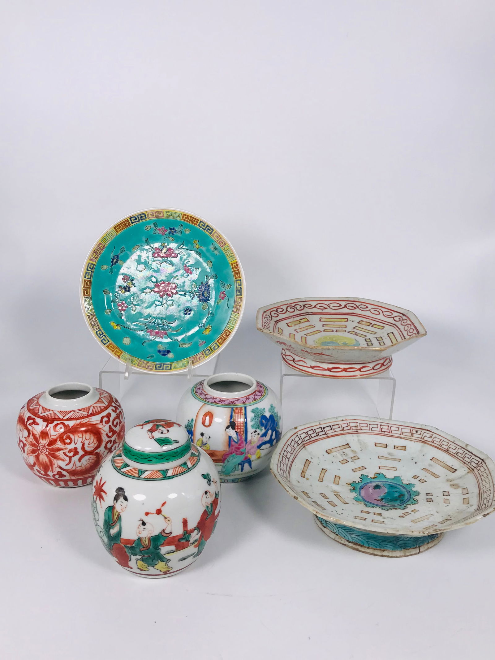 A Group of Seven Chinese Porcelain Wares, Late Qing Dynasty/Republic Period (1 of 12)