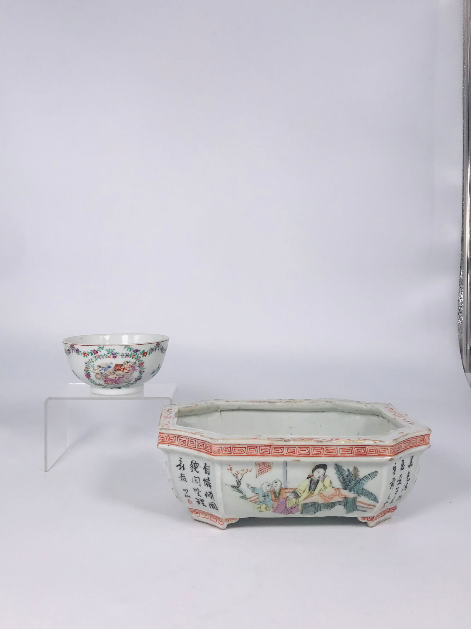 Two Chinese Porcelain Wares (1 of 16)