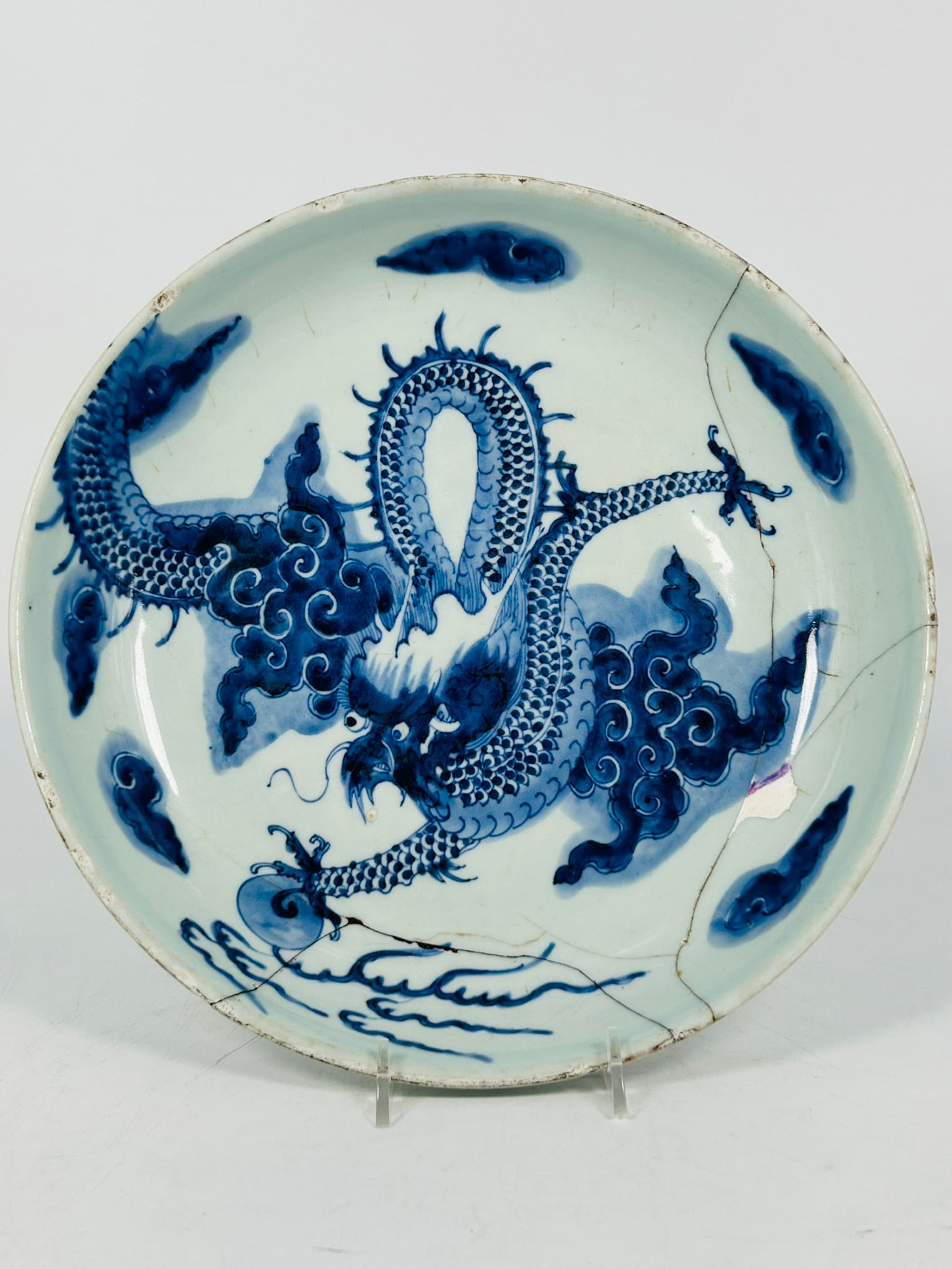 A Large Chinese Blue and White Plate with Dragon, Qing Dynasty (1 of 6)