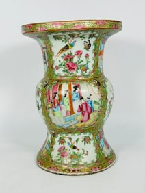 Chinese Export Famille Rose Vase, Qing Dynasty