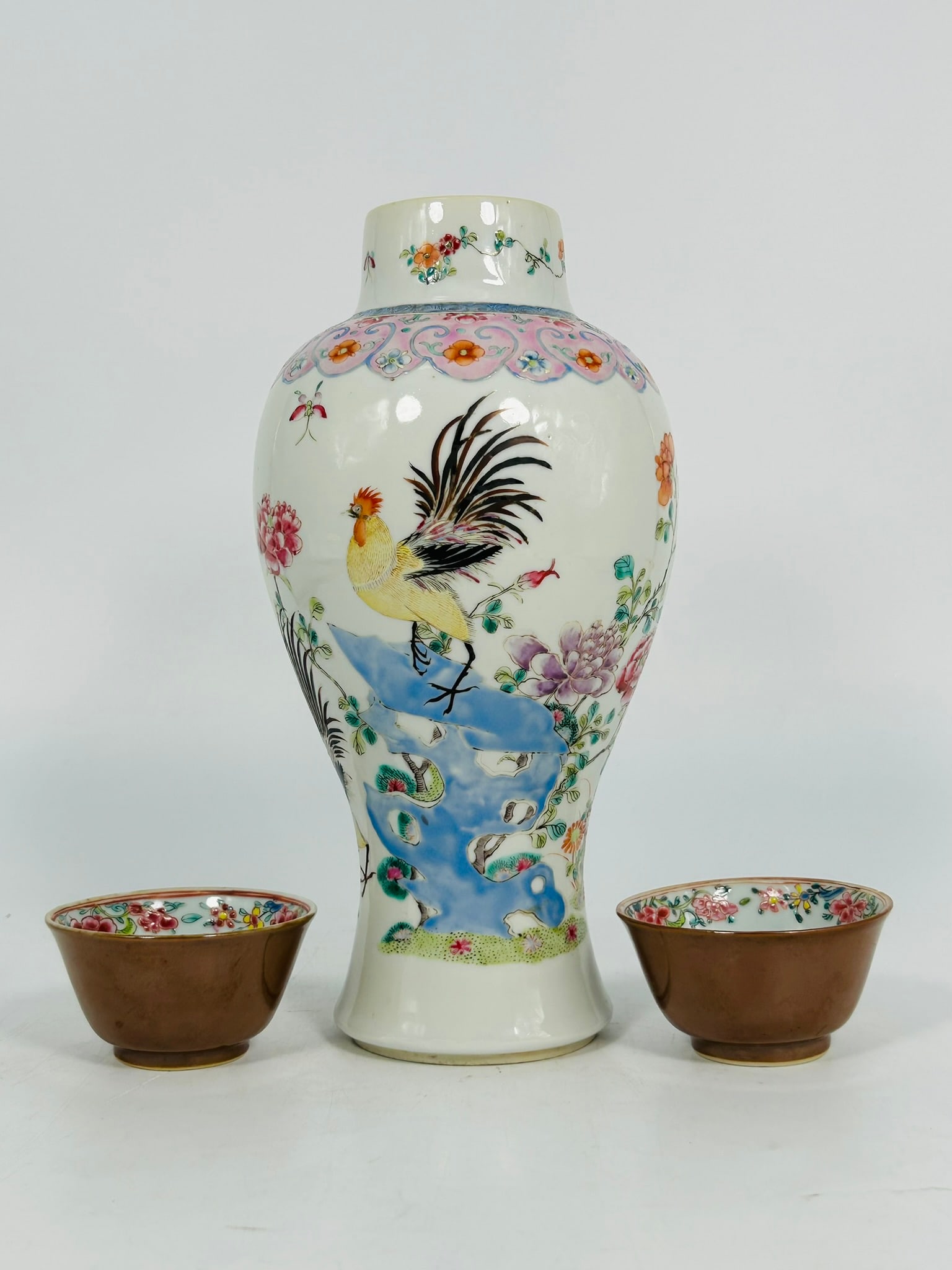 A Chinese Famille Rose Vase and Two Cups (1 of 14)