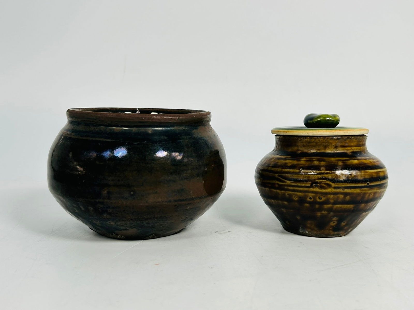 Two Japanese Small Jars, Edo Period (1 of 7)