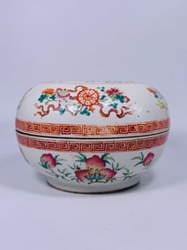 A Chinese Large Famille Rose 'Sanduo' Circular Box and Cover