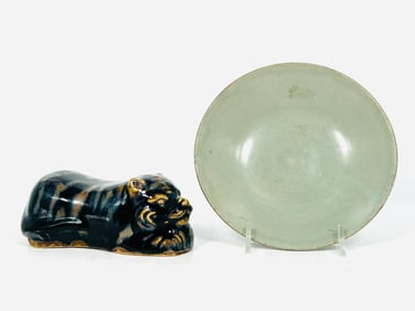 Two Chinese Porcelain Objects